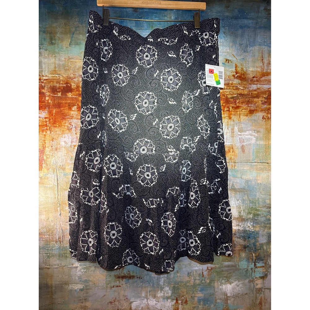 Sag Harbor Woman Skirt 1X Plus Black White‎ Floral Tiered Rayon Midi NEW